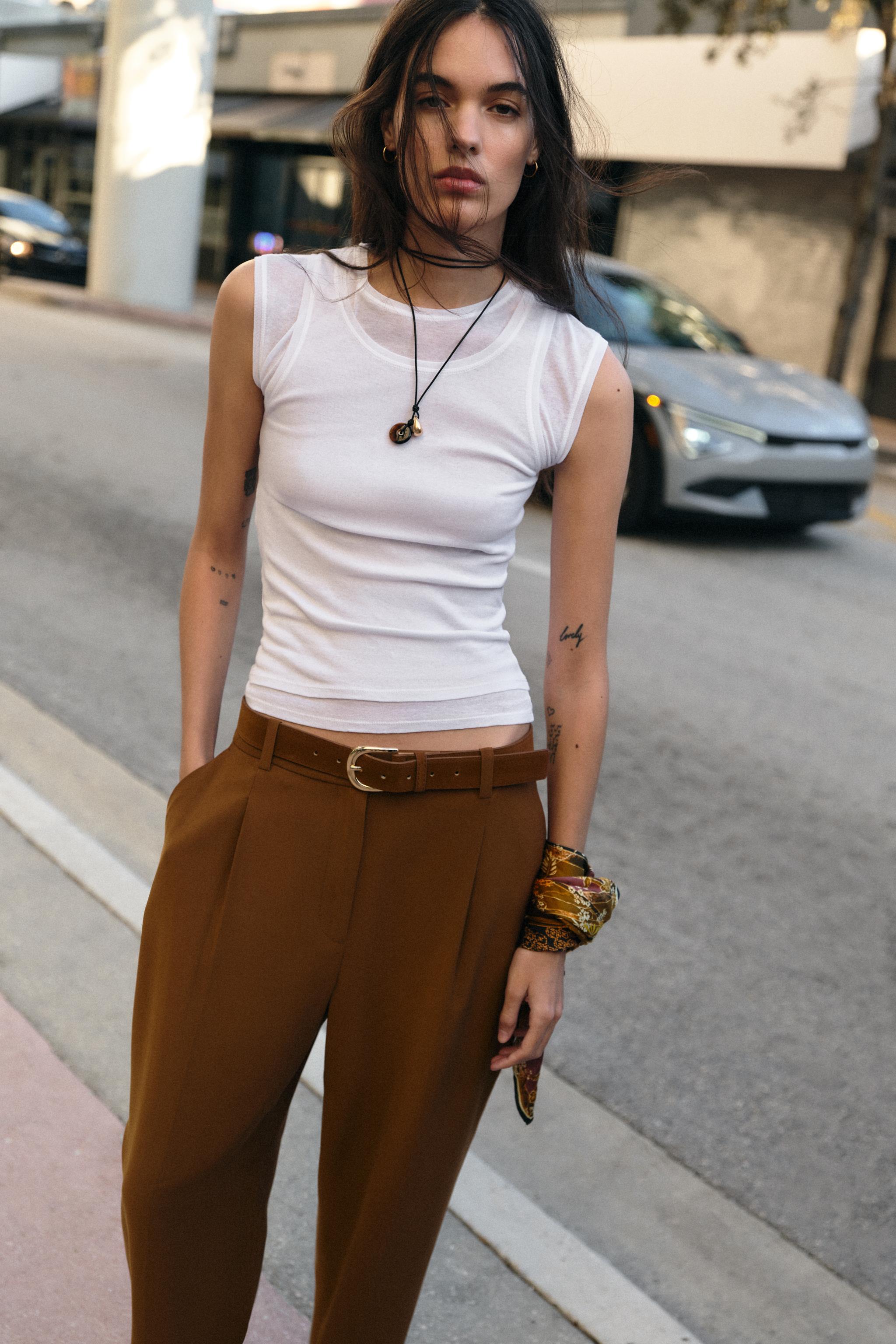 PANTALON À PINCES AVEC CEINTURE